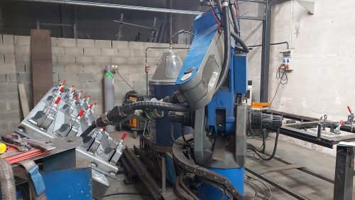 Robot de soldadura con mesa giratoria